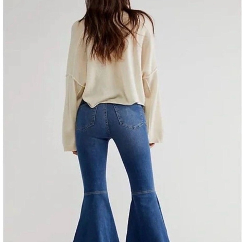 FREE PEOPLE “Just Float On” Flare Jeans Sz 32 Never Worn!